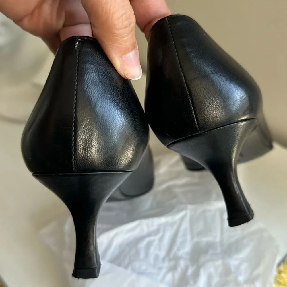 Ferragamo Black Leather Women's Shoes.